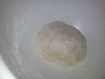 boule de pâte formée après le 1 er pétrissage boule de pâte formée après le 1 er pétrissage