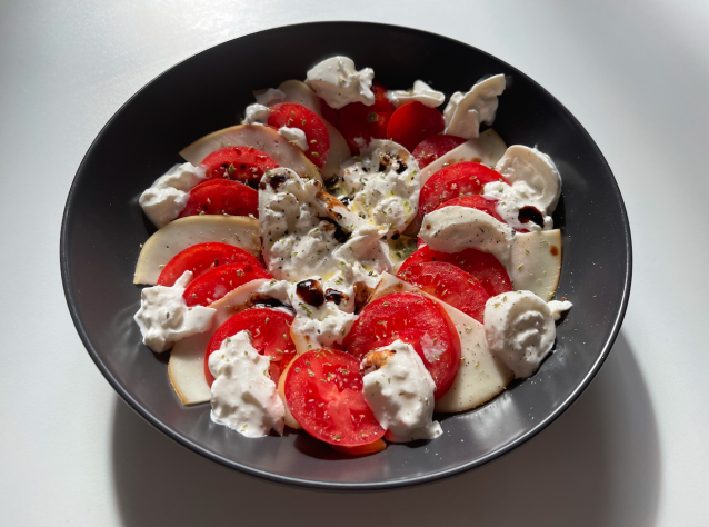 salade italienne caprese revisitée à la burrata